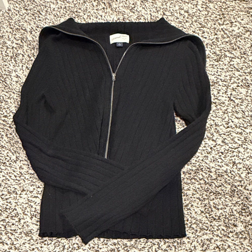 Black double zipper top